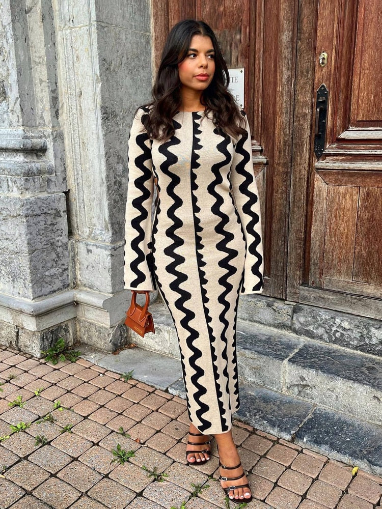 ALEKSANDRA | SUKIENKA MAXI DZIANINOWA Z ELEGANCKIMI WYCIĘCIAMI